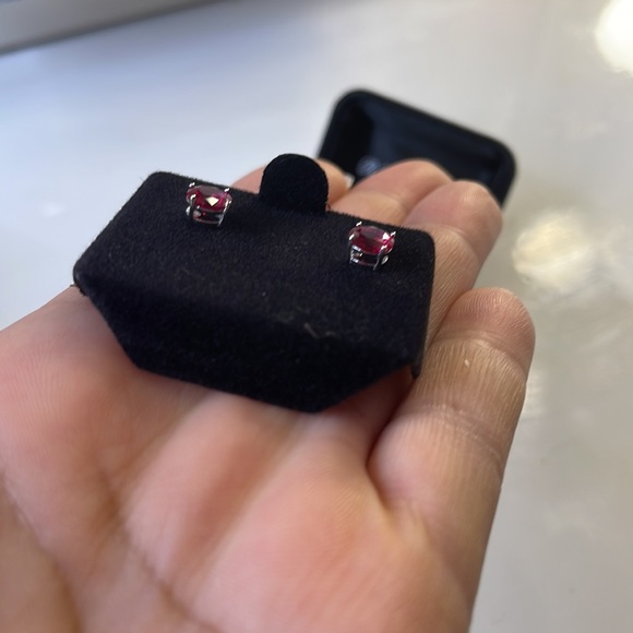 Garnet studs - Picture 4 of 4